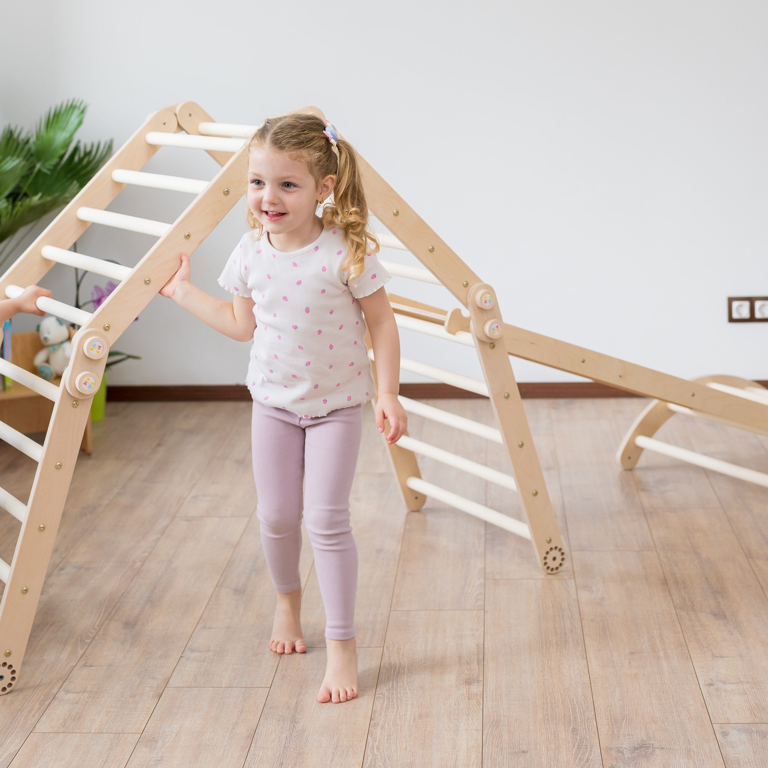 146_Triangle de Pikler d’escalade modulable (4 modules) avec rampe double face et arche de motricité