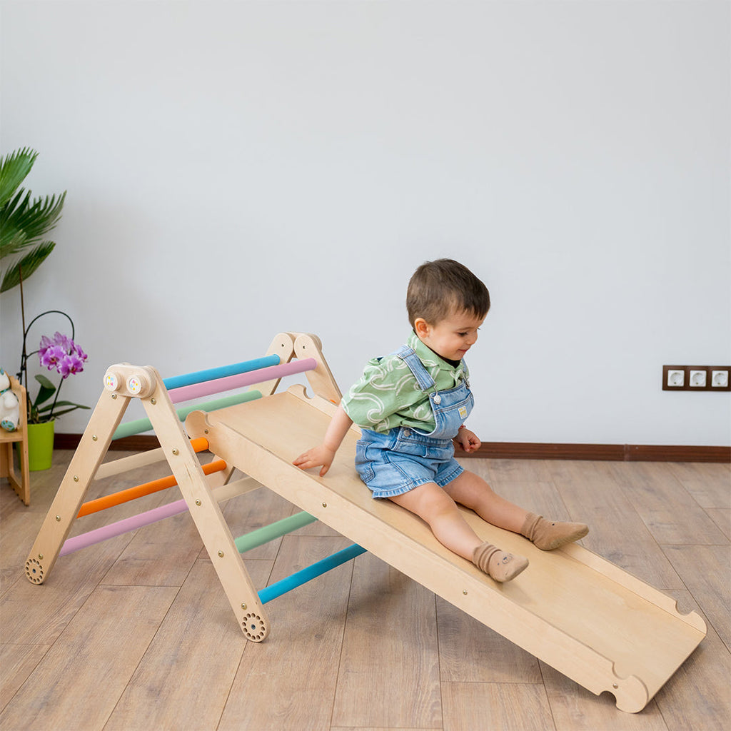 104_Triangle d’escalade Pikler avec rampe 2-en-1 (toboggan et face escalade)