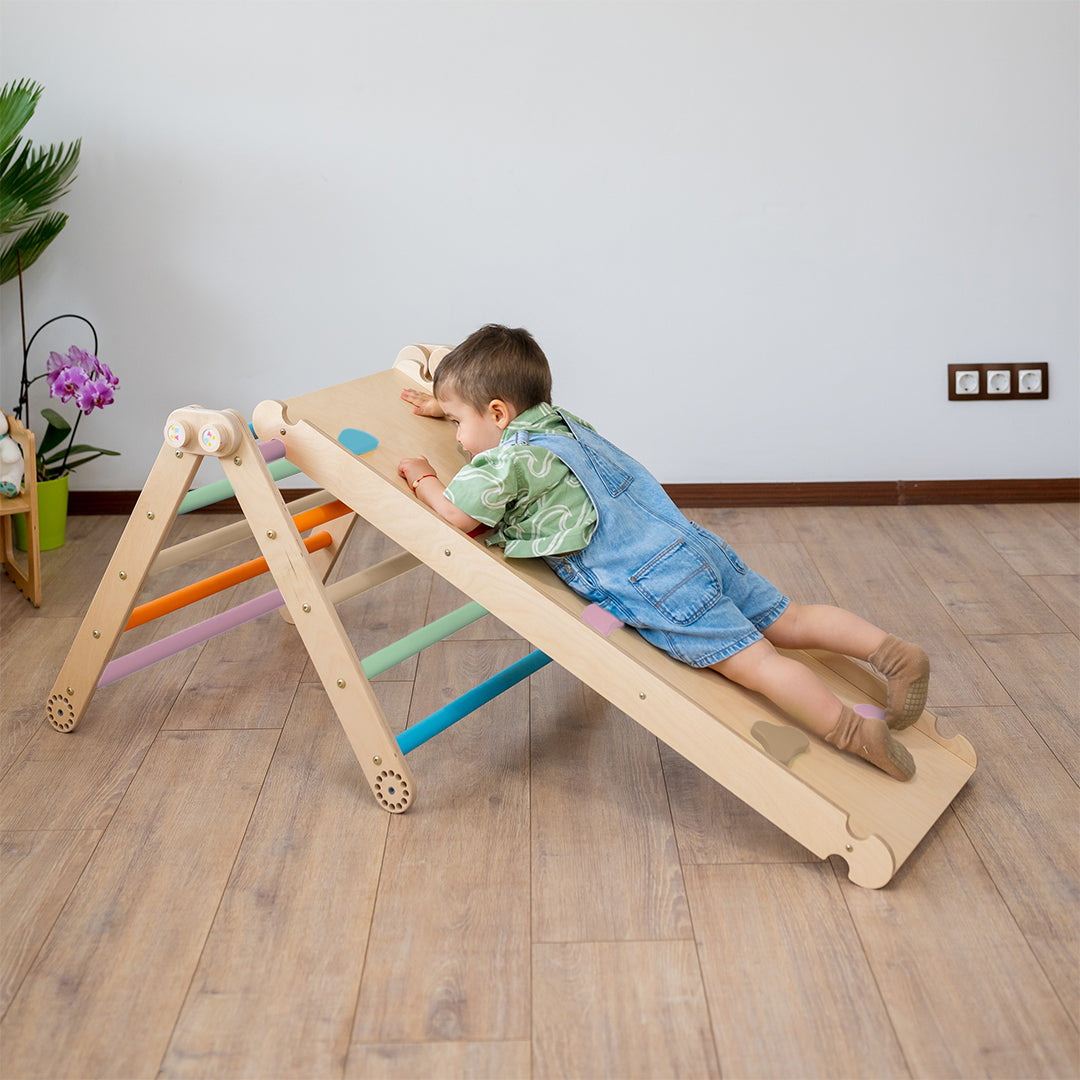 104_Triangle d’escalade Pikler avec rampe 2-en-1 (toboggan et face escalade)