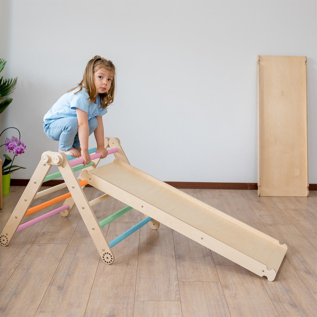 104_Triangle d’escalade Pikler avec rampe 2-en-1 (toboggan et face escalade)
