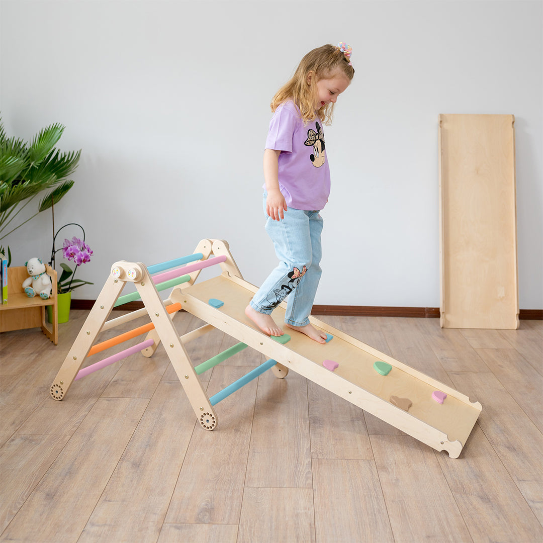 104_Triangle d’escalade Pikler avec rampe 2-en-1 (toboggan et face escalade)