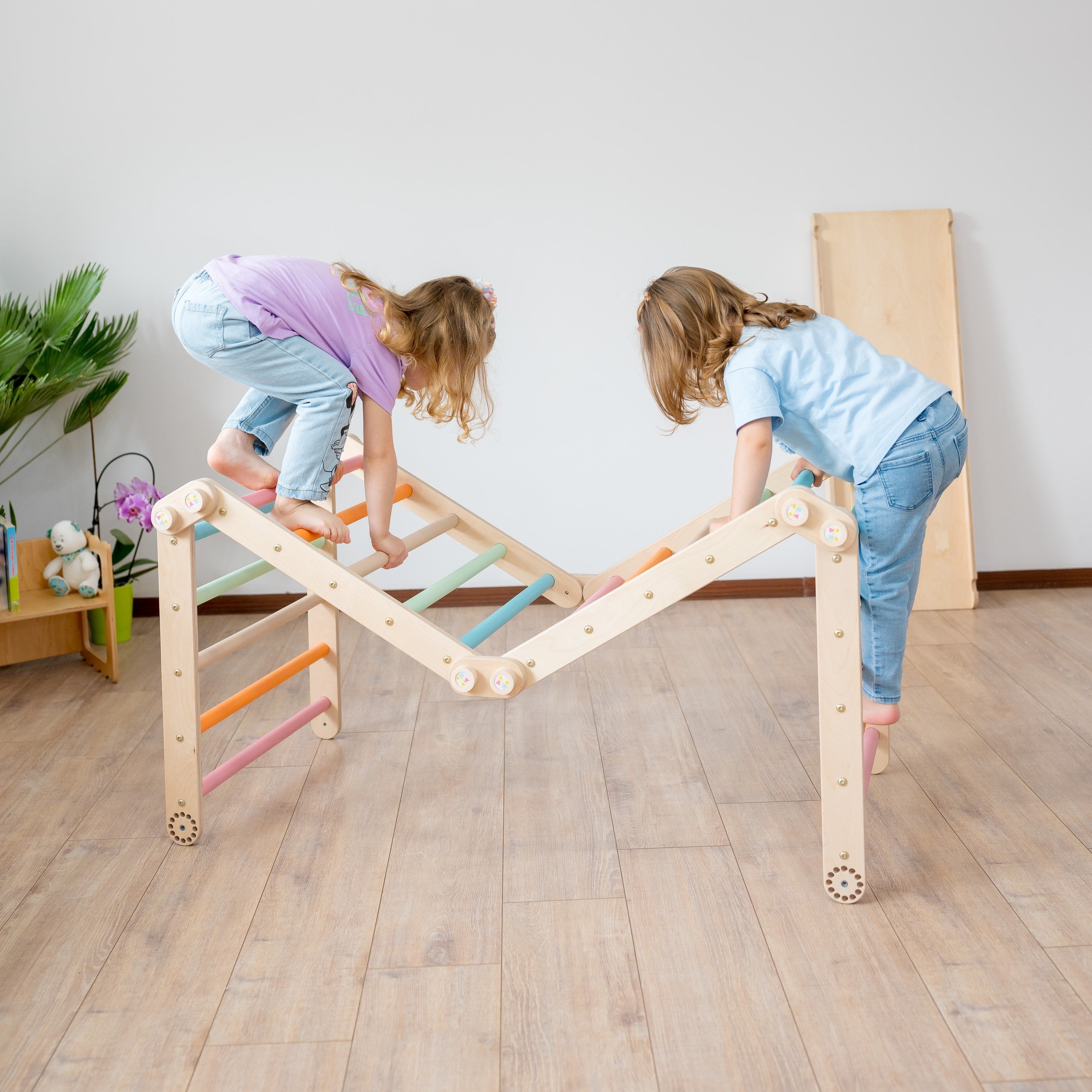 147_Triangle de Pikler modulable 4 modules avec rampe double face : grimper, glisser, explorer