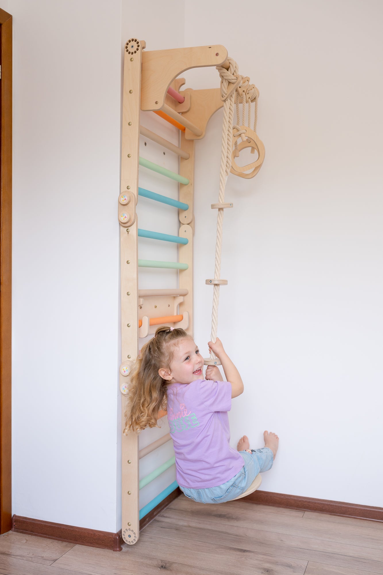 120_Mur suédois enfant modulable – 3 échelles + rampe + anneaux + corde/balançoire