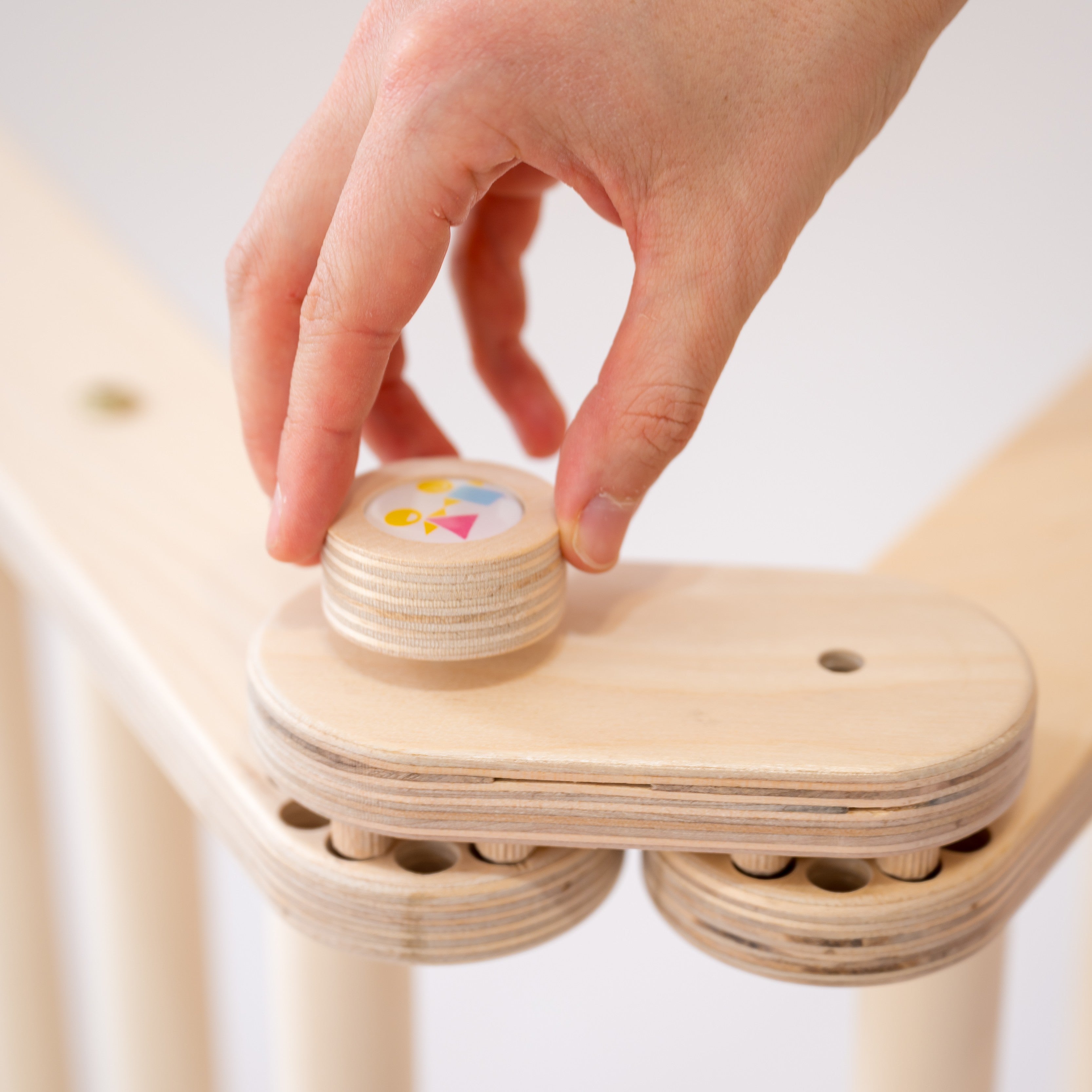 134_Attache de liaison en bois pour triangle de Pikler (accessoire)