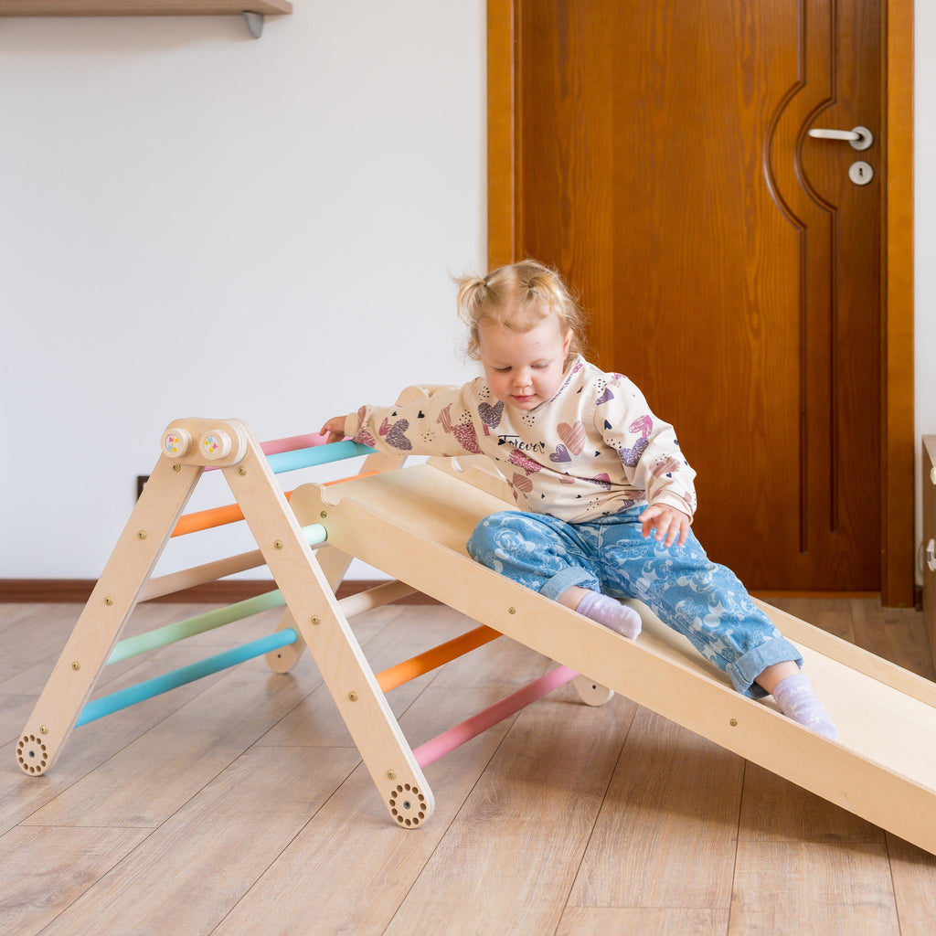 104_Triangle d’escalade Pikler avec rampe 2-en-1 (toboggan et face escalade)
