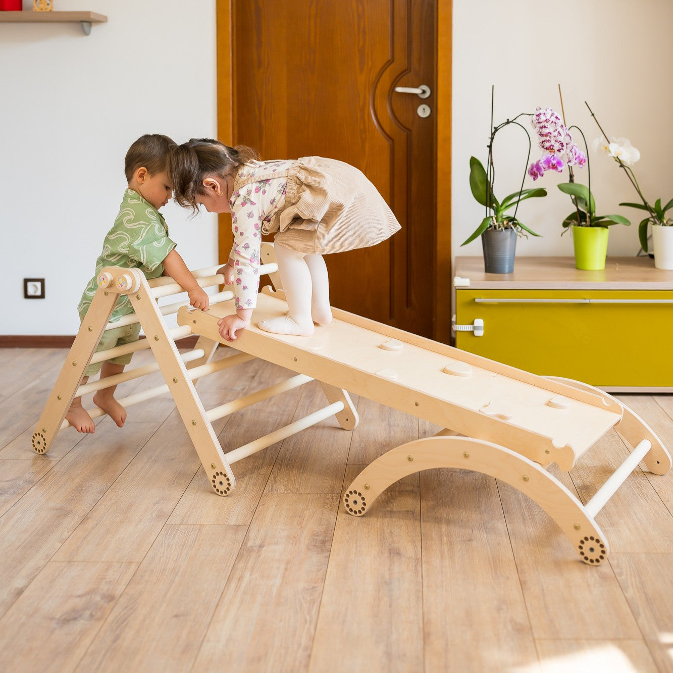 146_Triangle de Pikler d’escalade modulable (4 modules) avec rampe double face et arche de motricité