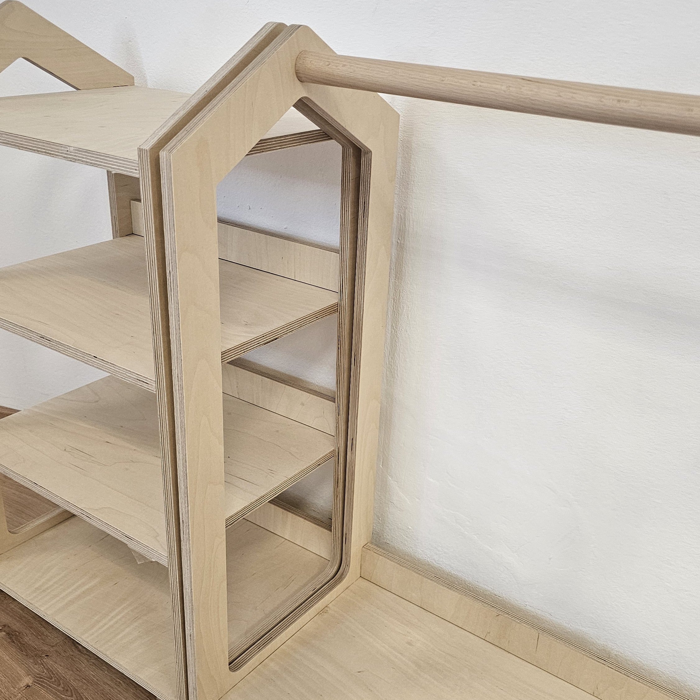 116_Armoire-penderie Montessori pour tout-petit (autonomie)